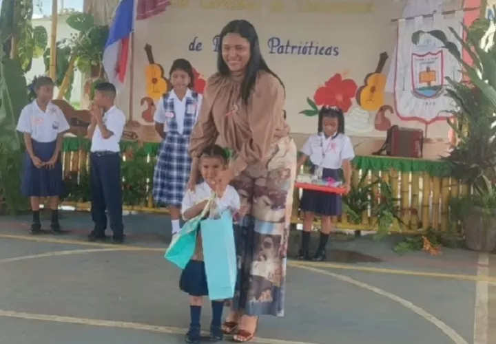 La actividad contó con la participación de 13 planteles educativos, cuyos alumnos demostraron preparación, creatividad y sentido de identidad nacional en la Costa Abajo de Colón.