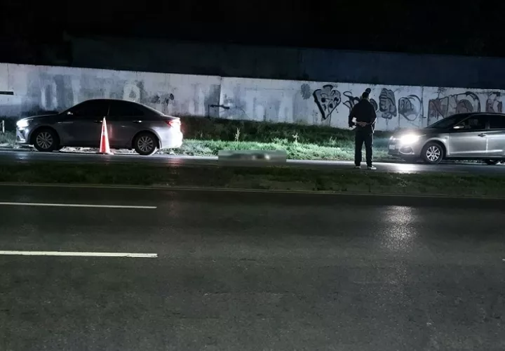 El cadáver quedó en la orilla de la vía. / Imagen: TraficoCpanama