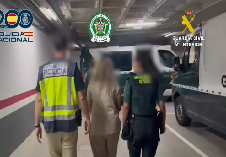 La Policía Nacional de Colombia llevó a cabo cuatro registros en Bogotá, que culminaron con el arresto de otras cinco personas. Foto. EFE