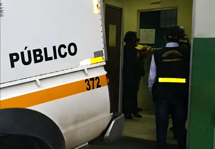 El agente de seguridad fue auxiliado y trasladado hacia la Policlínica de Nuevo San Juan, donde murió posteriormente. Foto modificada con IA