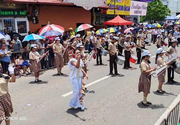La celebración cívica del municipio de La Chorrera contó con la designación del empresario David Virzi como abanderado oficial de las festividades. Foto. Eric Montenegro