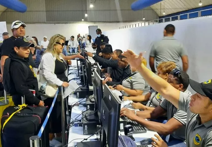 Ante la controversia, Diógenes Galván, alcalde del distrito de Colón, manifestó que sostendrá una reunión con los representantes de corregimiento y actores del sector turístico para tomar una decisión consciente sobre la aprobación o veto del acuerdo municipal. Foto. Cortesía Migración