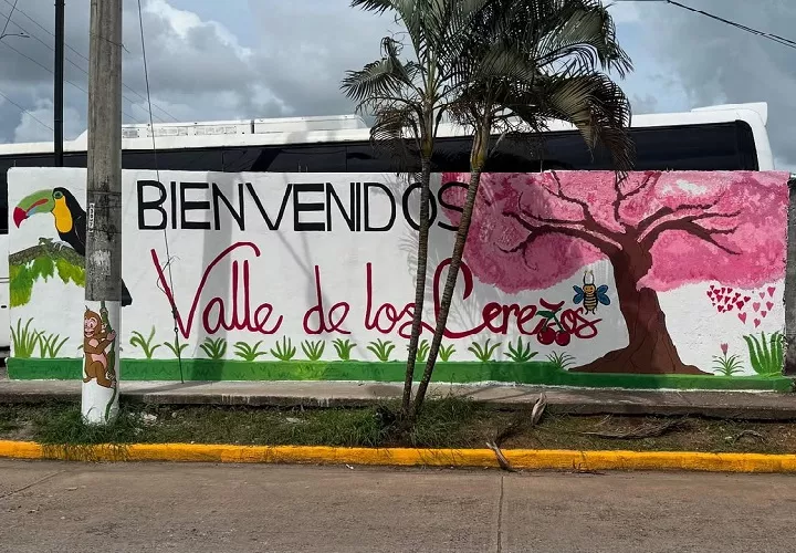 Explicó que el objetivo central de la mesa es trazar una hoja de ruta clara, técnica y con plazos definidos para atender los daños estructuralesde las viviendas cuya vida de múltiples familias se ha visto afectada. Foto. Eric Montenegro,