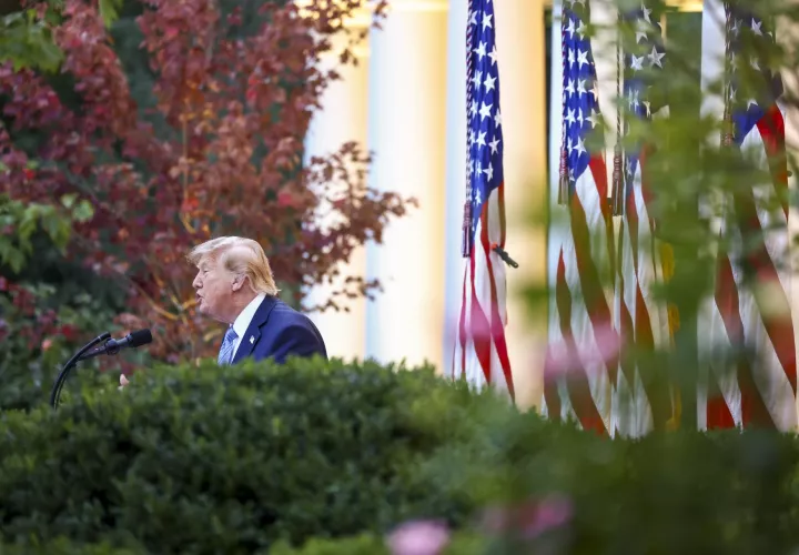 El presidente de los Estados Unidos, Donald Trump, en el Jardín de las Rosas de la Casa Blanca en Washington D. C