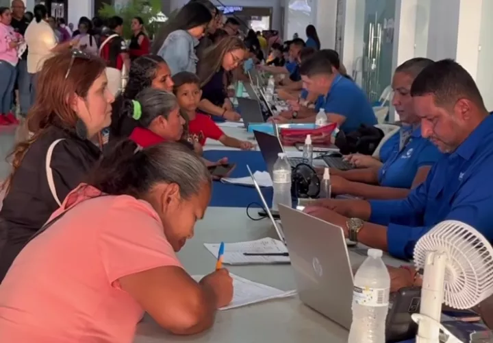 De acuerdo con la entidad, durante estos días se entregarán tarjetas Punch a 43,160 acudientes. Foto: Cortesía