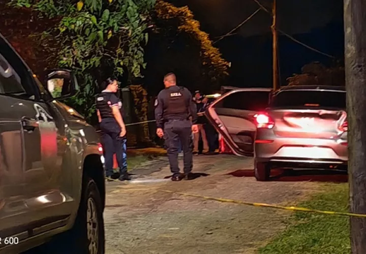 El trabajador del volante estaba muerto dentro del vehículo.  /  Foto: Eric Montenegro