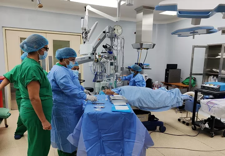 La medida de cierre de los quirófanos, La medida afecta directamente las cirugías oftalmológicas ambulatorias y los procedimientos no invasivos que aún se mantenían activos. Foto. Eric Montenegro