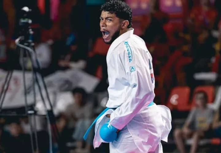 El karateca Alberto Gálvez logró la medalla de plata en el kumite de la categoría de los -67 kilogramos de los Juegos Deportivos Suramericanos. Foto: COP