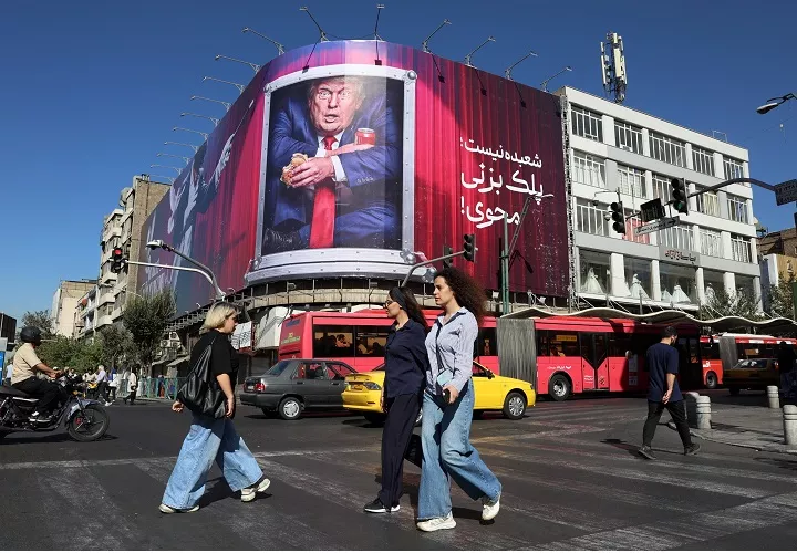 El ministro iraní de Exteriores, Abás Araqchí, anunció en Nueva York que Teherán había presentado a Washington un plan de siete días para restablecer el tránsito marítimo normal por Ormuz. 