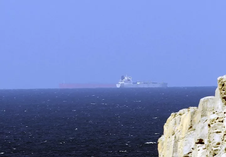 Desde el inicio de la guerra, el pasado 28 de febrero, Irán ha atacado a buques y petroleros que intentan atravesar el estrecho de Ormuz por vías no autorizadas por Teherán, lo que ha reducido significativamente el tráfico marítimo. Foto. Archivo