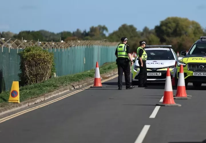 Las autoridades llevan a cabo las investigaciones sobre el ataque a la base milita de Fairford, en Gloucestershire. Foto. EFE