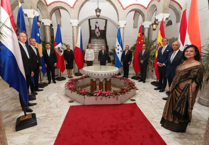 La jornada reunió a representantes de China, España, India, la Unión Europea, Países Bajos, Egipto, Filipinas, Honduras, Haití y Kosovo, en un acto encabezado por Mulino y el canciller Javier Martínez-Acha Vásquez.