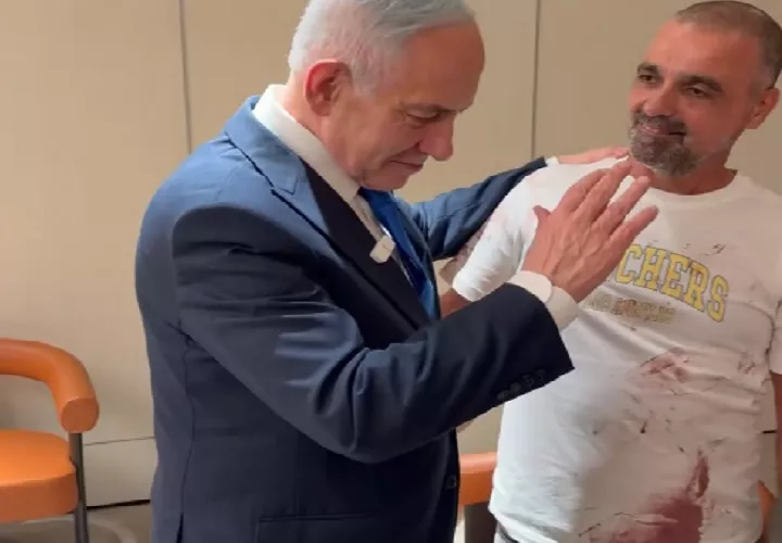 "Le hice una llave de estrangulamiento y lo saqué (de la cabina) primero. Intentaba destruir el panel de control. El avión comenzó a nivelarse un poco", relató el israelí Yaniv a Netanyahu. Foto. @netanyahu