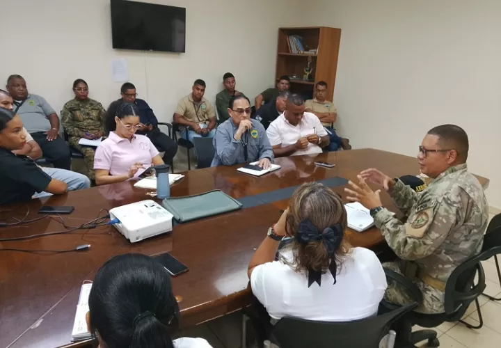 Las actividades de los estamentos de seguridad van dirigidas a obras sociales y comunitarias en Colón. 