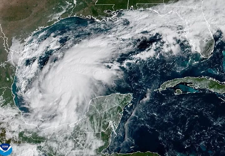 La Administración Nacional Oceánica y Atmosférica (NOAA, en inglés) rebajó en agosto su previsión a un máximo de 13 tormentas con nombre. Foto. EFE