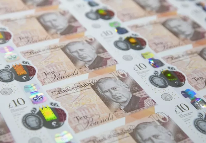 El instituto emisor británico ha reiterado que la próxima familia de billetes de libra continuará mostrando el retrato del monarca.
