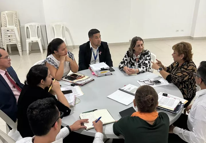 Ángela Russo se reunió con residentes del PH Los Toneles para escuchar sus inquietudes y dar seguimiento a las situaciones planteadas.