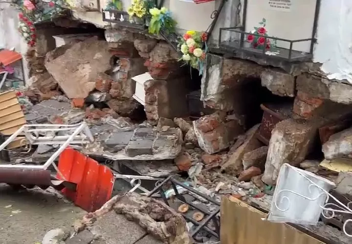 El Cementerio Municipal del distrito de Soná, fue seriamente afectado por el fuerte movimiento telúrico. Foto. Melqupiades Vásquez
