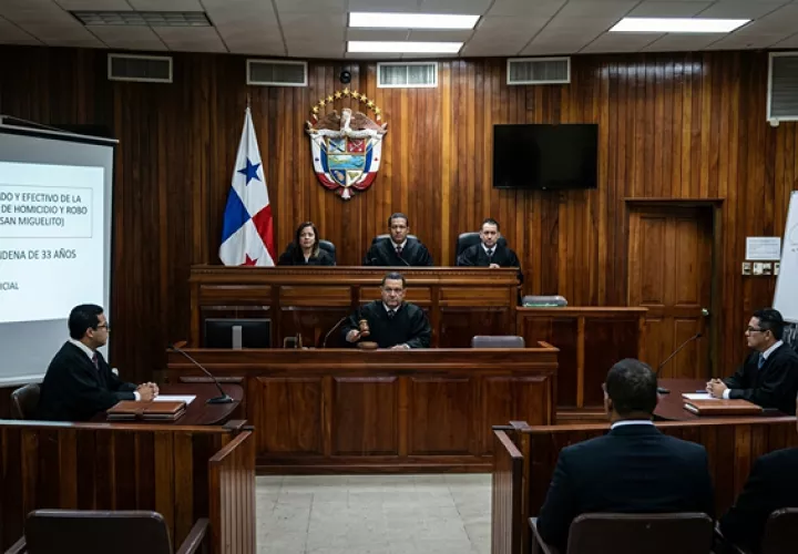 A inicios de octubre un Tribunal de Juicio lo declaró culpable por los dos delitos.  /  Imgen generada con IA