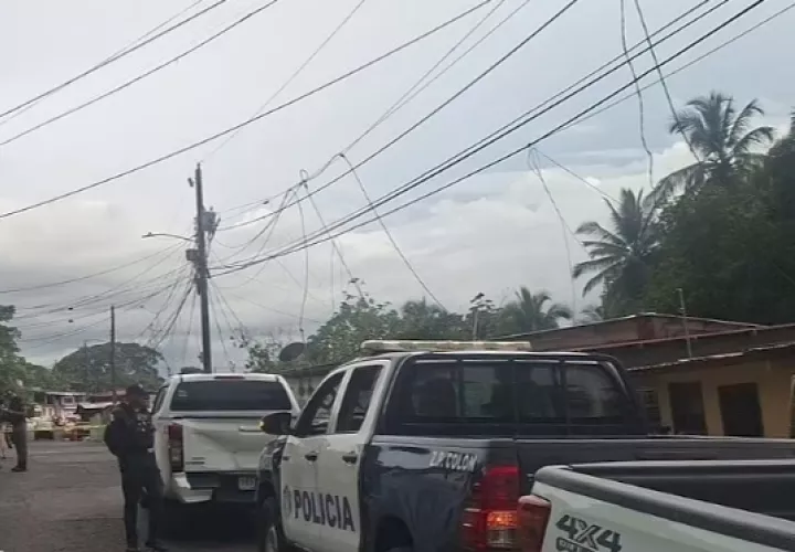 Unidades de la Policía Nacional acudieron a la escena del crimen.