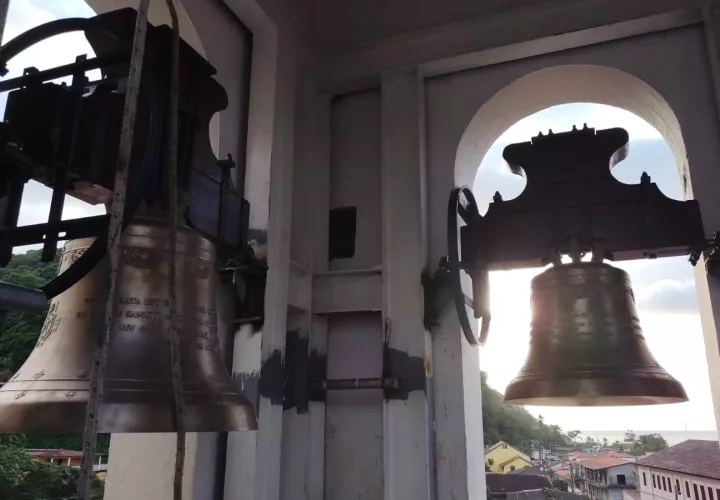La iglesia San Felipe de Portobelo estrena cuatro campanas fabricadas en España, en vísperas de la celebración del Cristo Negro este 21 de octubre.