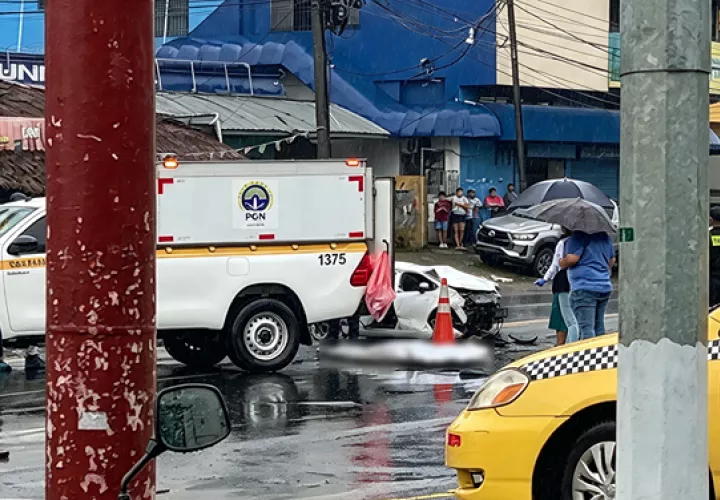 Residentes en este distrito cuestionan la velocidad con la que circulan los vehículos por el centro de Capira.  /  Foto: Eric Montenegro