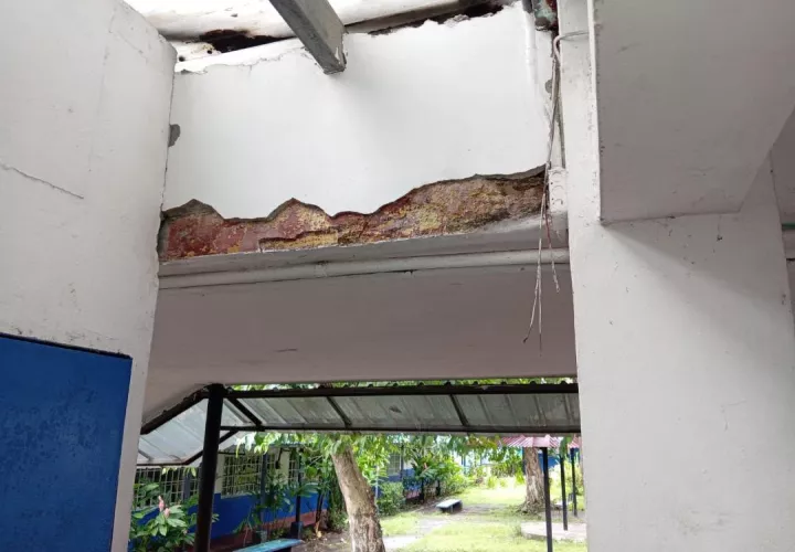 Padres de familia del Institulo Rubiano han expresado su molestia por el llamado a que los estudiantes regresen a clases en estructuras afectadas 