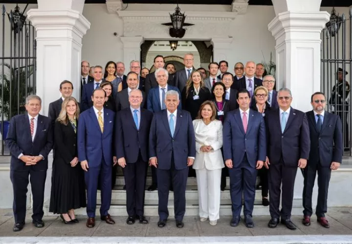 En la reunión estuvieron representantes de compañías como Maersk, DHL, AES Corporation, Naturgy, Mastercard, Visa, PepsiCo, Uber y Coca-Cola, vinculadas a sectores como energía, transporte, finanzas y tecnología.