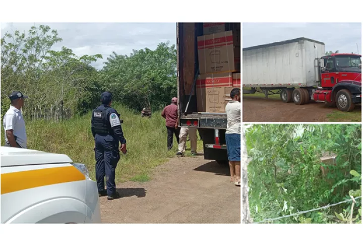 Afortunadamente la mercancía seguía dentro del camión, solo unas cuantas cajas fueron ubicadas entre la maleza.  /  Fotos: PGN