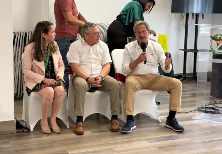 La reunión entre la Cámara de Comercio de Colón y representantes de la delegación hondureña. 