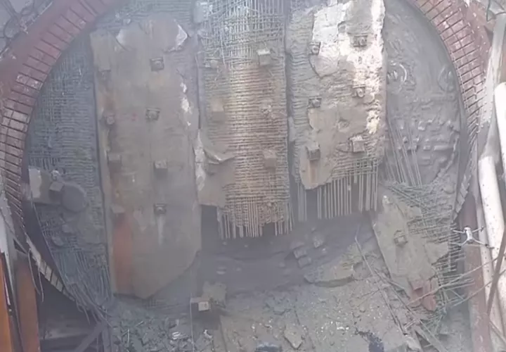  La máquina completó la excavación de 4.5 kilómetros bajo el Canal de Panamá. Mulino aseguró que terminar el proyecto es una prioridad para reducir los tranques y devolverles tiempo a miles de familias.