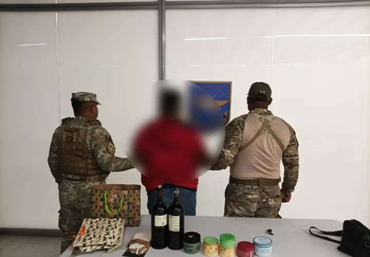 El condenado fue aprehendido en el aeropuerto. /  Foto: PN