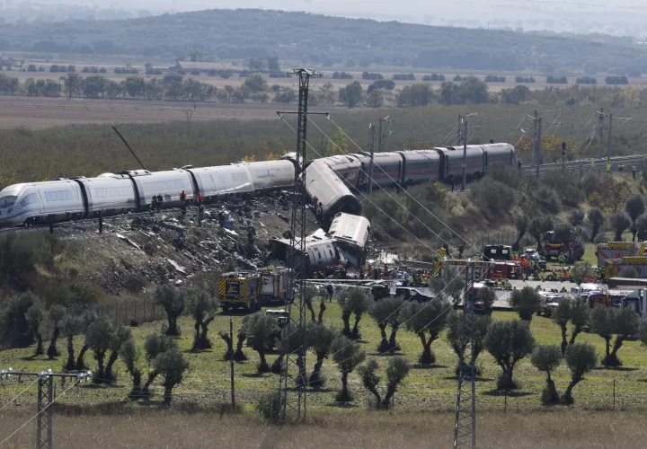 Lo que pudo terminar en tragedia se convirtió en una historia de supervivencia para Nicolás Tribaldos, un panameño de 27 años que logró escapar del choque de dos trenes de alta velocidad en España.