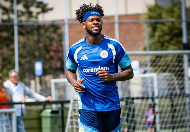 Leandro Bacuna, centrocampista de la selección de Curazao.