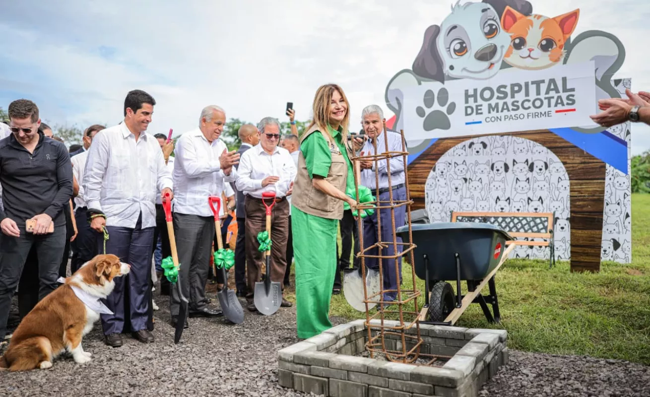 Cámara lista, perros felices y pala en mano. Arranca la obra para los firus