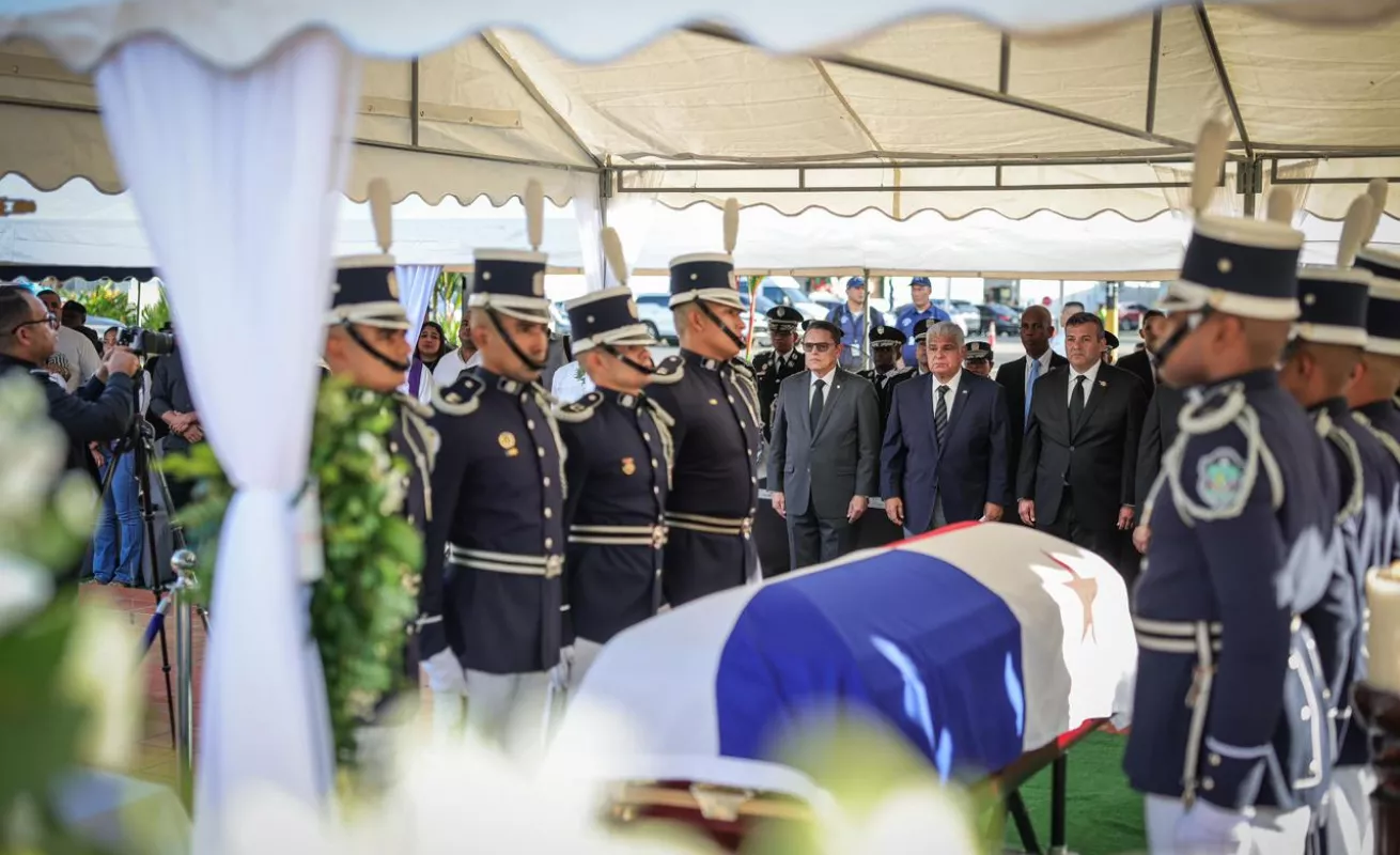 Último adiós con honores para capitán de la policía asesinado en Caimitillo 