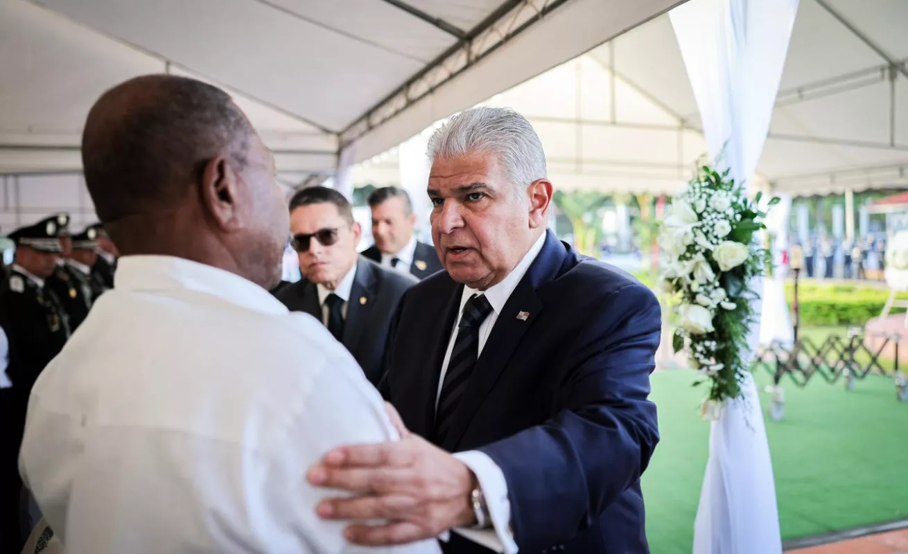 Último adiós con honores para capitán de la policía asesinado en Caimitillo 