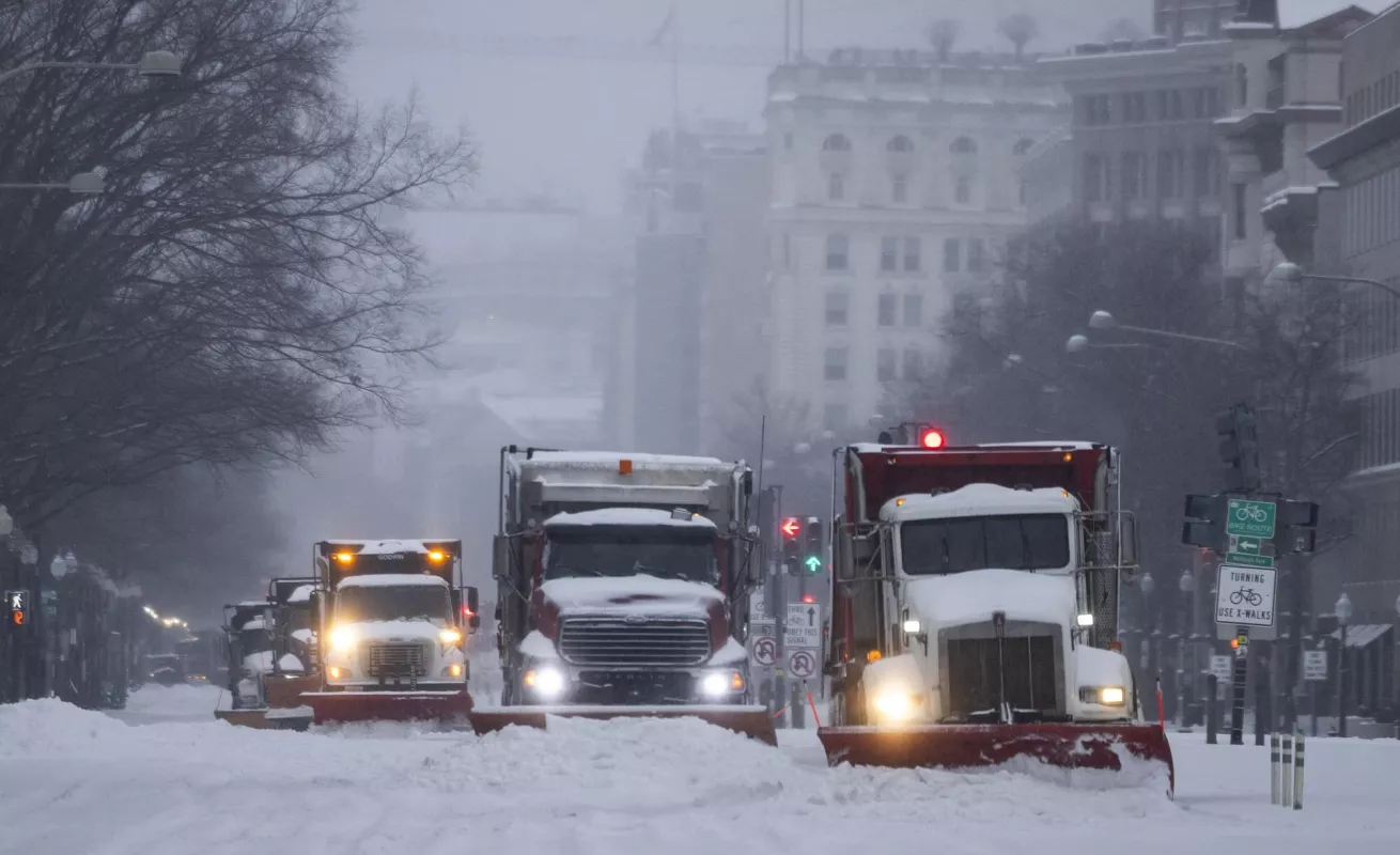 Frío sin piedad: tormenta invernal castiga a 700 mil en EE.UU.