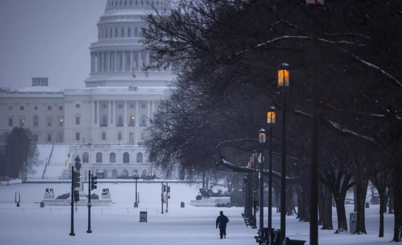 Frío sin piedad: tormenta invernal castiga a 700 mil en EE.UU.