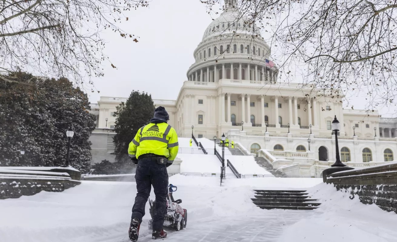 Frío sin piedad: tormenta invernal castiga a 700 mil en EE.UU.