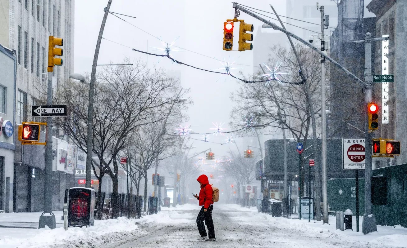 Frío sin piedad: tormenta invernal castiga a 700 mil en EE.UU.