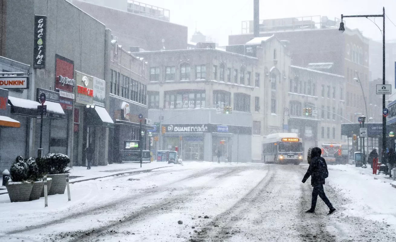 Frío sin piedad: tormenta invernal castiga a 700 mil en EE.UU.