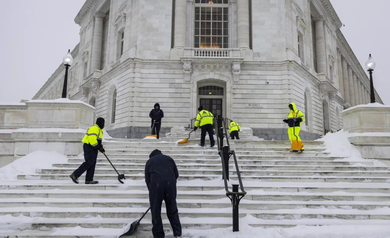 Frío sin piedad: tormenta invernal castiga a 700 mil en EE.UU.