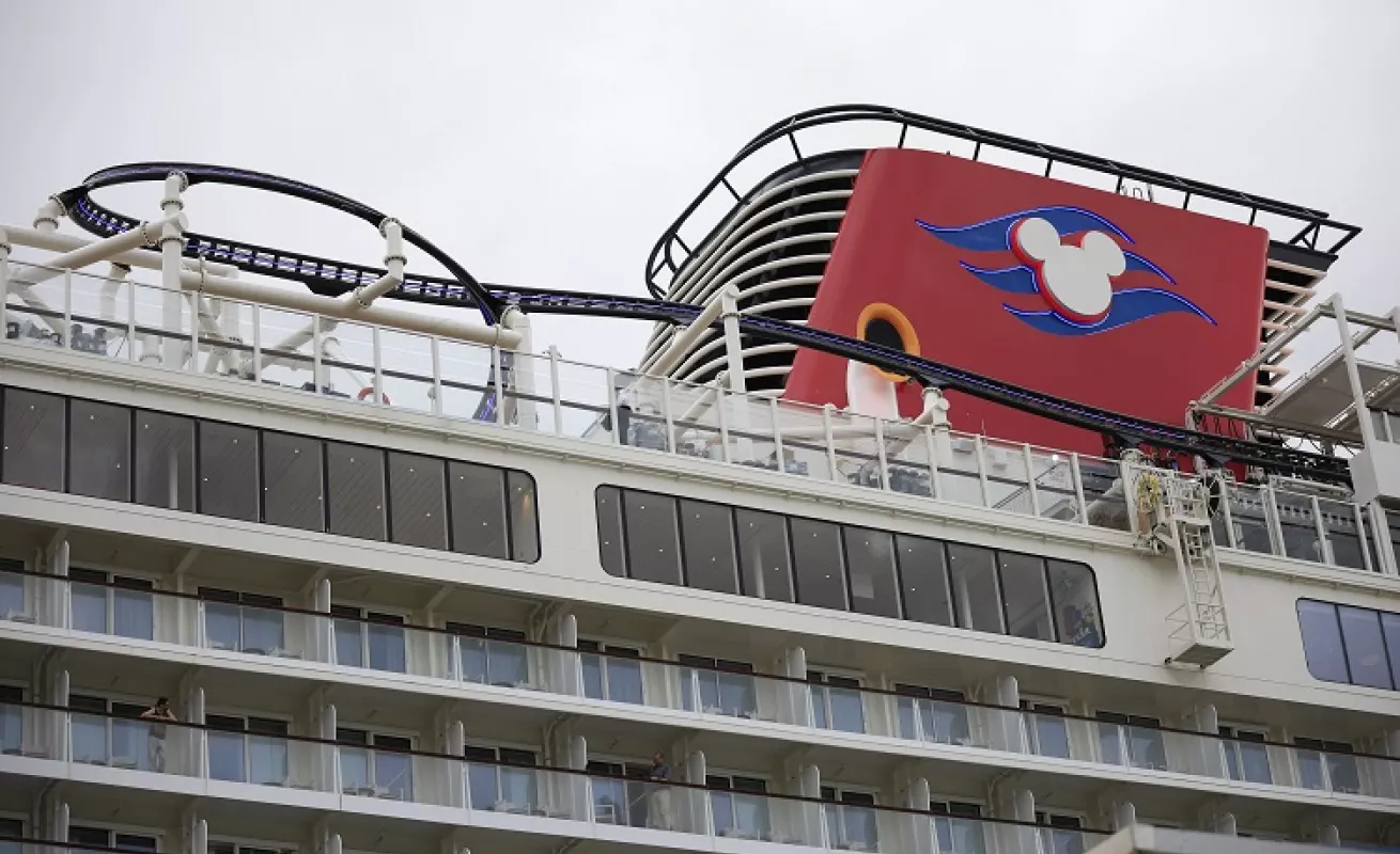 Crucero Disney Adventure con más de 6,500 pasajeros cruza el Canal de Panamá