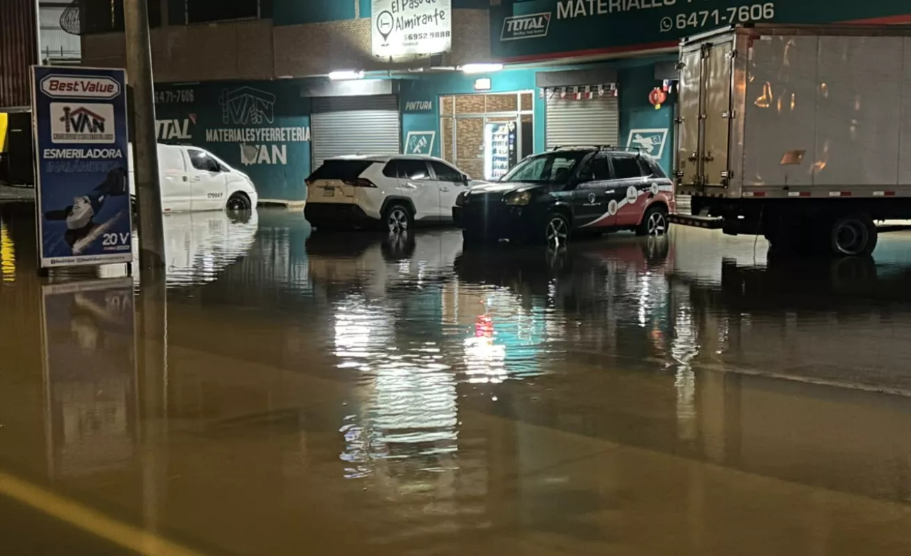 ¡Se ahogan en Almirante! Más de 300 casas bajo el agua