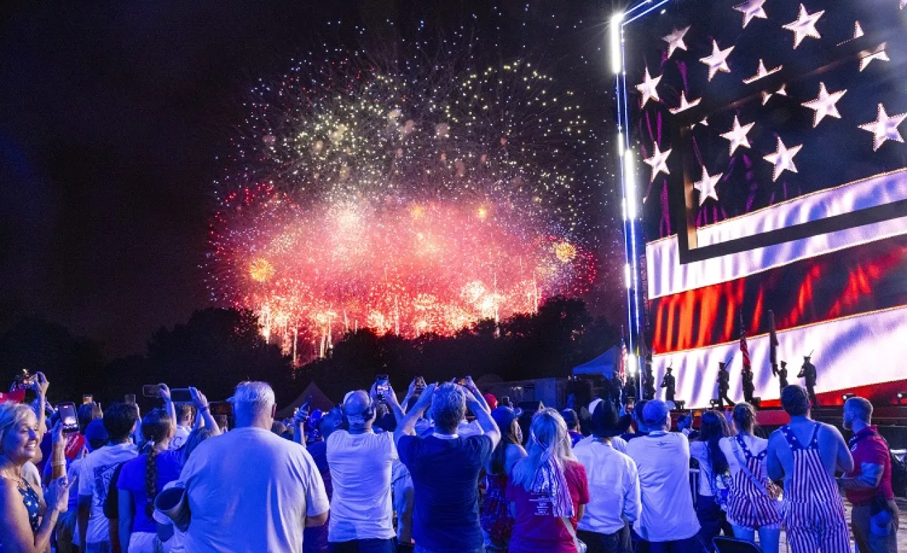 Estadounidenses celebran por todo lo alto sus 250 años de independencia
