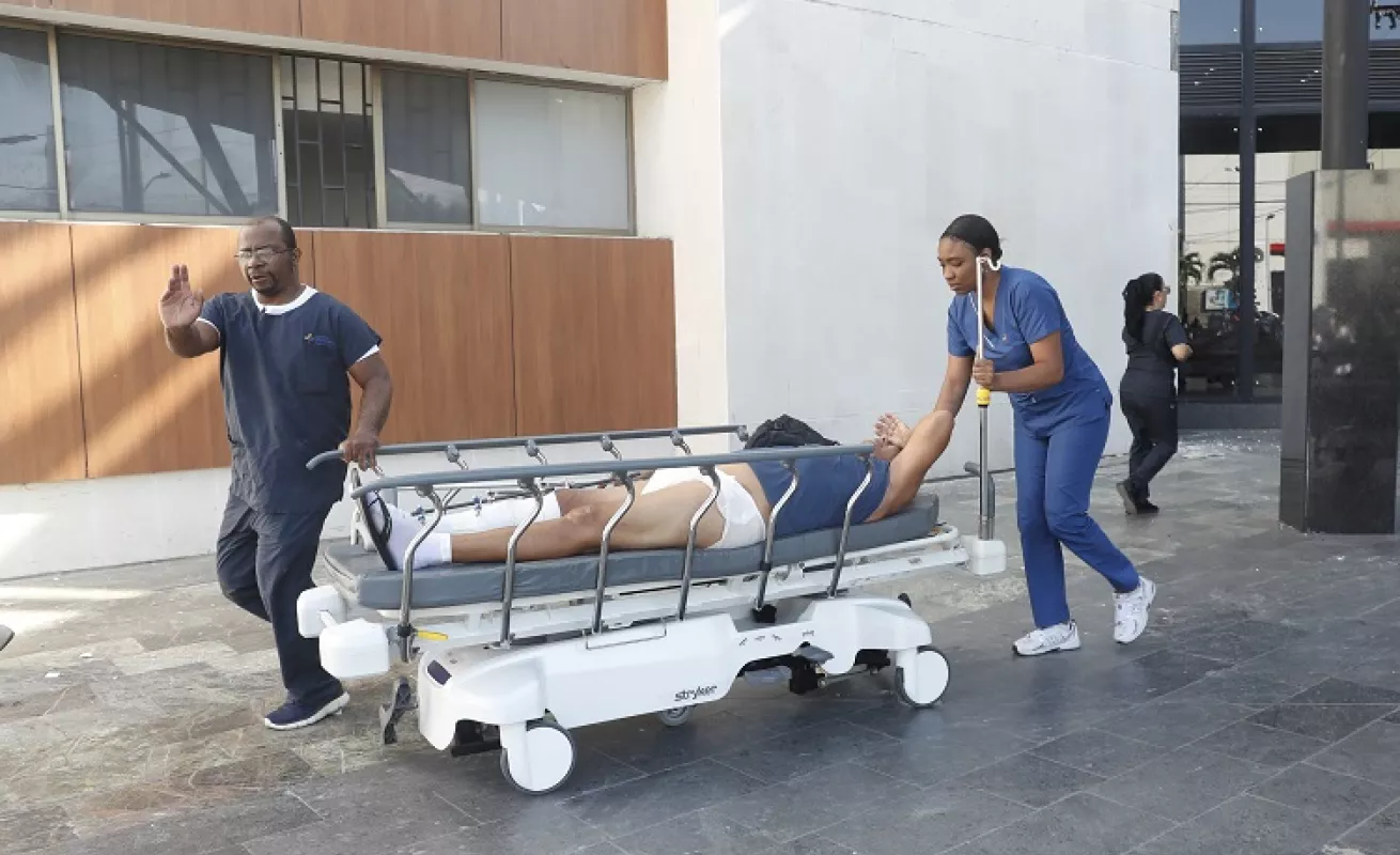 Colombia Terremoto: Rescatistas y ciudadanos buscan sobrevientes en edificios colapsados