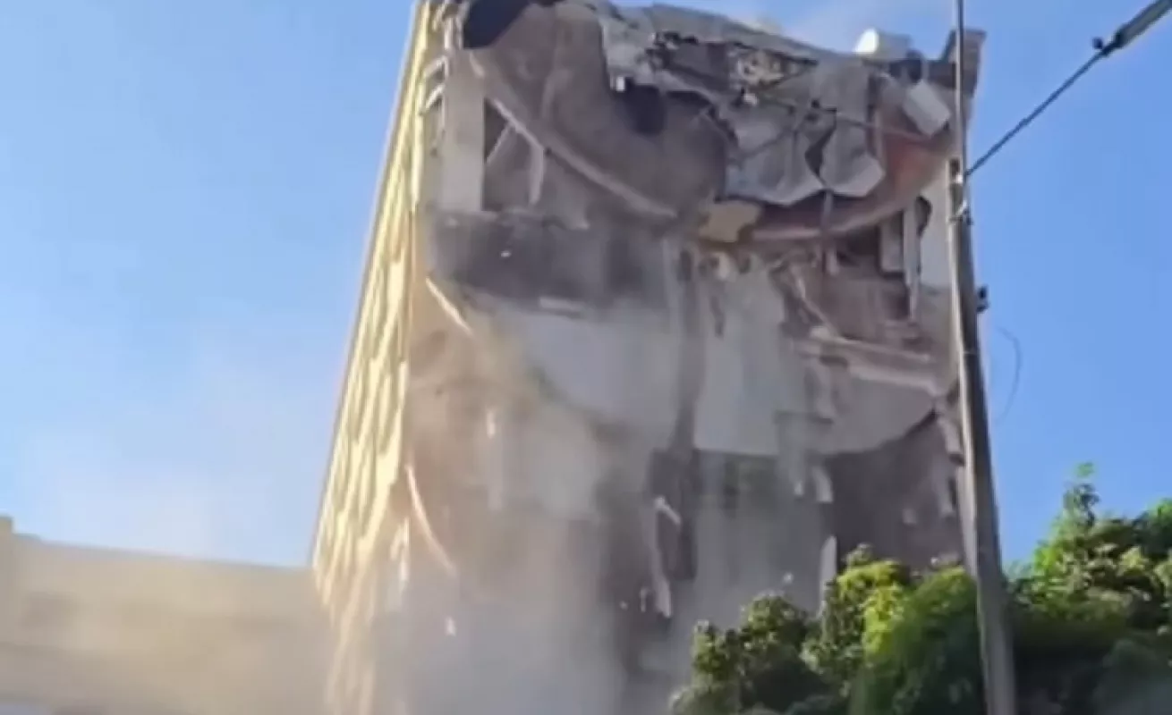 Colombia Terremoto: Rescatistas y ciudadanos buscan sobrevientes en edificios colapsados
