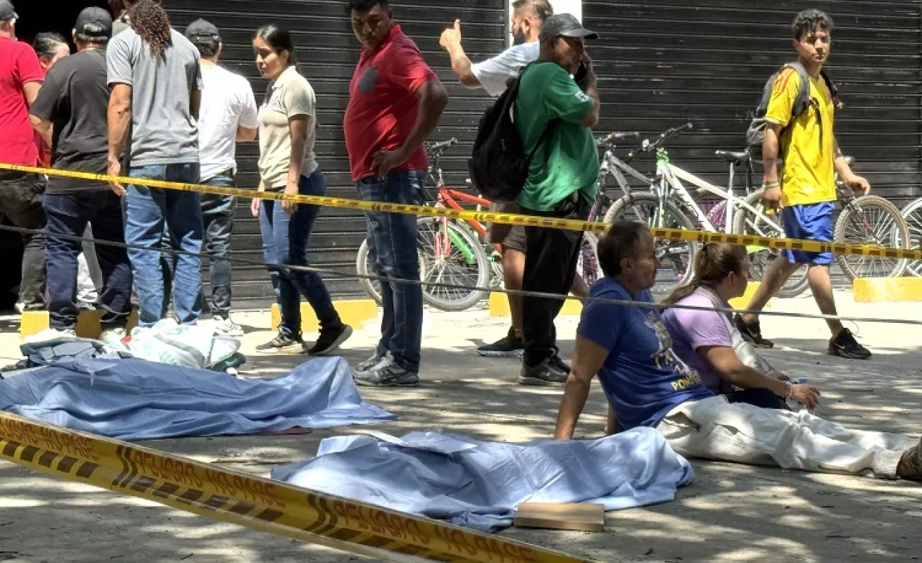Colombia Terremoto: Rescatistas y ciudadanos buscan sobrevientes en edificios colapsados