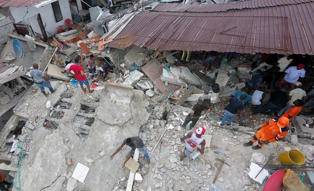 Colombia Terremoto: Rescatistas y ciudadanos buscan sobrevientes en edificios colapsados